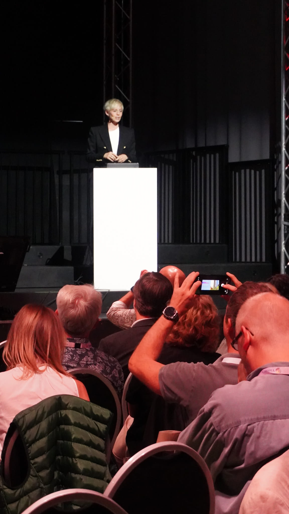 VisionOn: Dr. Steffi Burkhart - Generationenforscherin und Expertin für Future Leadership, vision-on.de